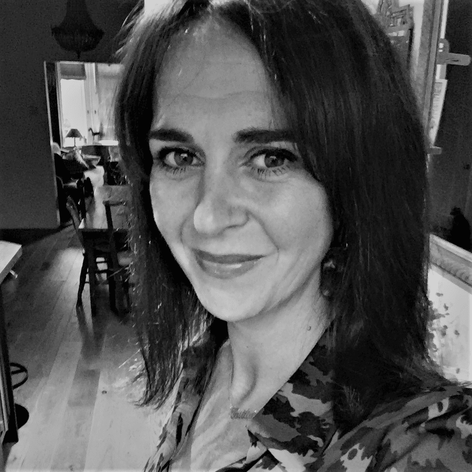 Caitlin SQUARE B&W