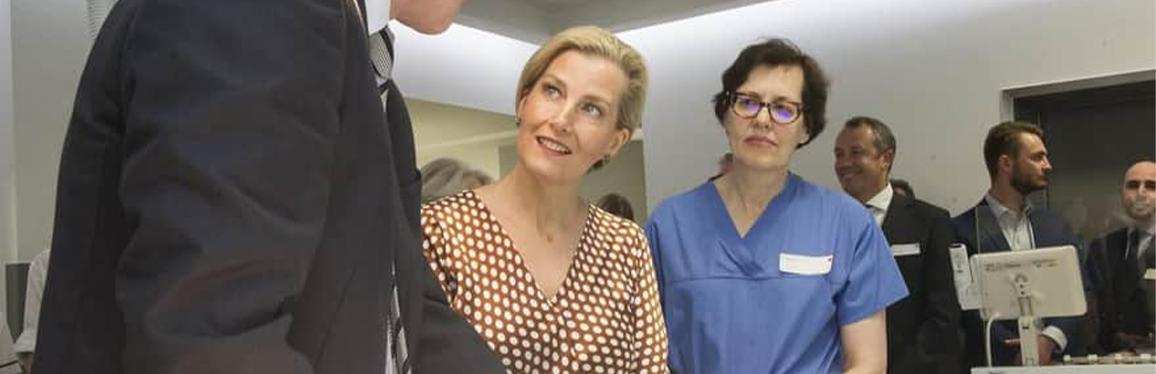 Surgeons Carin Van Doorn and Jamie Bentham talking to Sophie Countess of Wessex in the hybrid theatre